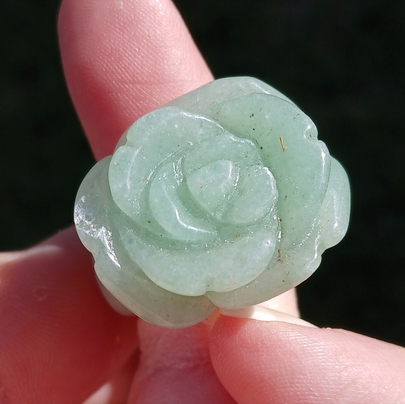 New Hand Carved Flower Green Aventurine Ring. - Picture 16 of 16